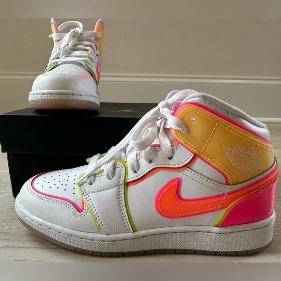 AIR JORDAN 1 Mid Edge Glow Youth sz4 - Picture 5 of 15